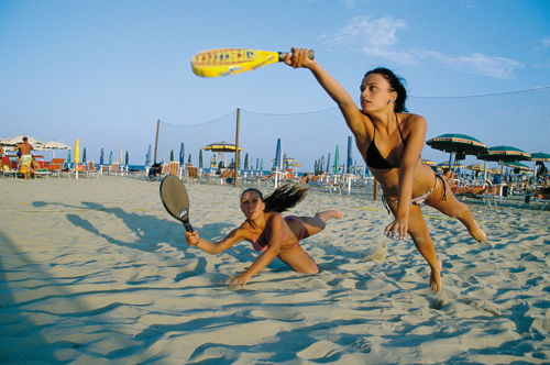 Il Mar Tirreno vince la Guida Blu 2013 delle spiagge Il Mar Tirreno vince la Guida Blu 2013 delle spiagge