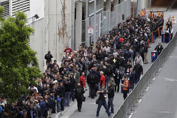 Rivoluzione Apple: nuovo look per iOS, arriva l’iTunes Radio Rivoluzione Apple: nuovo look per iOS, arriva l’iTunes Radio