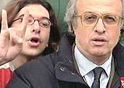 L’incursore Paolini entra nel collegamento di Pomeriggio Cinque. La D’Urso reagisce con calma olimpica L’incursore Paolini entra nel collegamento di Pomeriggio Cinque. La D’Urso reagisce con calma olimpica
