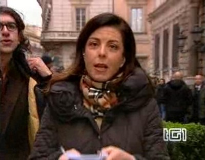 L’incursore Paolini entra nel collegamento di Pomeriggio Cinque. La D’Urso reagisce con calma olimpica L’incursore Paolini entra nel collegamento di Pomeriggio Cinque. La D’Urso reagisce con calma olimpica