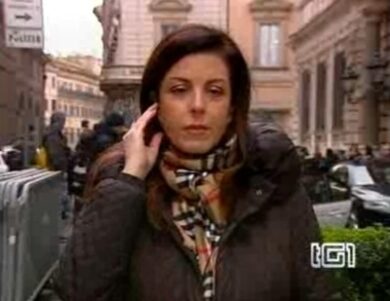 L’incursore Paolini entra nel collegamento di Pomeriggio Cinque. La D’Urso reagisce con calma olimpica