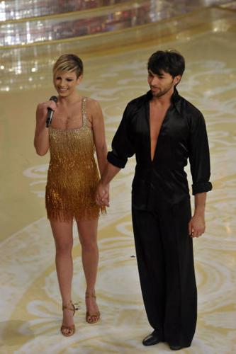 Emma, baci focosi con Bocci e curve in mostra su Facebook