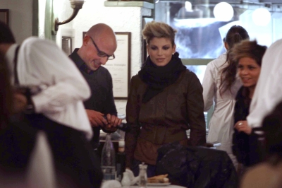 Emma, baci focosi con Bocci e curve in mostra su Facebook