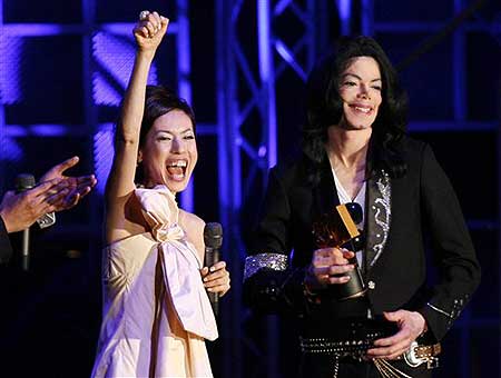 Michael Jackson non dormiva da 60 giorni. La verità sulla morte Michael Jackson non dormiva da 60 giorni. La verità sulla morte