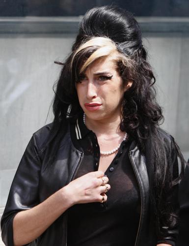 Amy Winehouse, parla il fratello: “Uccisa dalla bulimia” Amy Winehouse, parla il fratello: “Uccisa dalla bulimia”