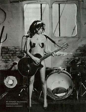 Amy Winehouse, parla il fratello: “Uccisa dalla bulimia” Amy Winehouse, parla il fratello: “Uccisa dalla bulimia”