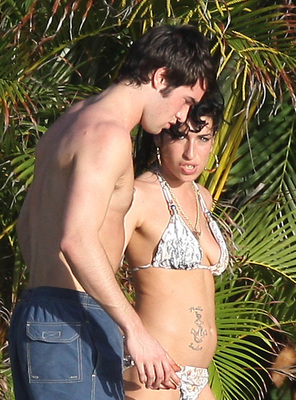 Amy Winehouse, parla il fratello: “Uccisa dalla bulimia” Amy Winehouse, parla il fratello: “Uccisa dalla bulimia”
