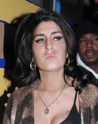 Amy Winehouse, parla il fratello: “Uccisa dalla bulimia” Amy Winehouse, parla il fratello: “Uccisa dalla bulimia”