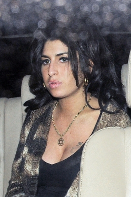 Amy Winehouse, parla il fratello: “Uccisa dalla bulimia” Amy Winehouse, parla il fratello: “Uccisa dalla bulimia”
