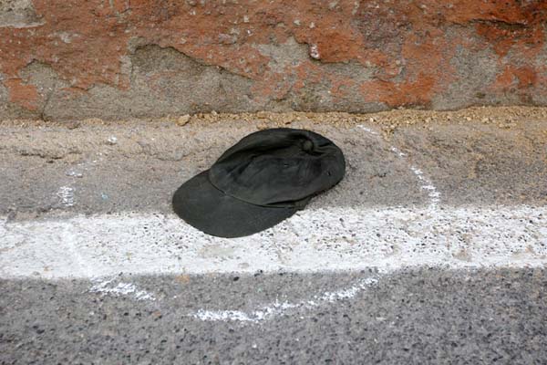 Vigile sospeso dal servizio. Entra in municipio e spara al sindaco