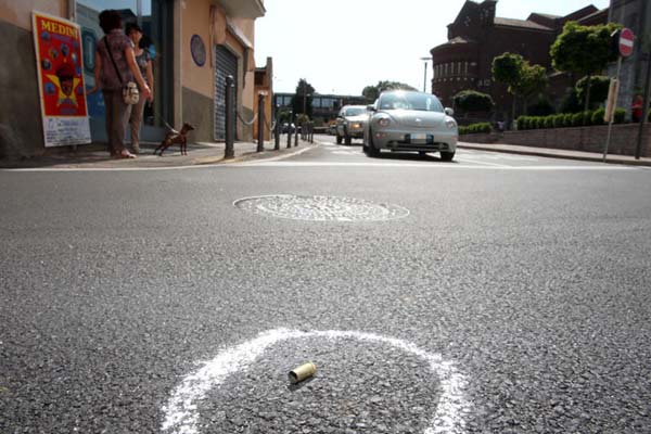 Vigile sospeso dal servizio. Entra in municipio e spara al sindaco