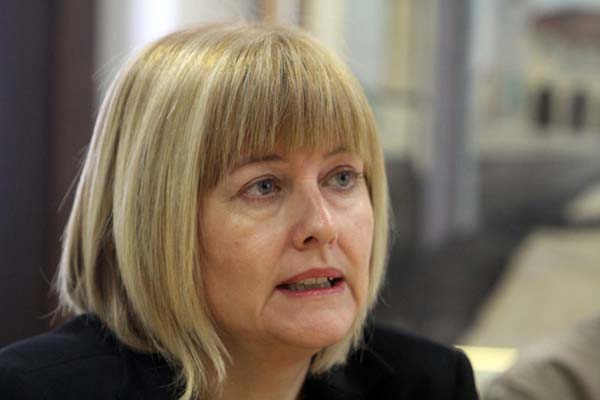 Vigile sospeso dal servizio. Entra in municipio e spara al sindaco