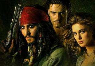 Johnny Depp dà scandalo: bacia in bocca il conduttore tv