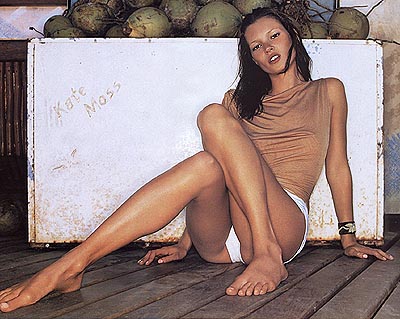 Kate Moss, le foto da un milione e mezzo di dollari finiscono all’asta Kate Moss, le foto da un milione e mezzo di dollari finiscono all’asta