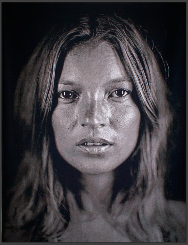 Kate Moss, le foto da un milione e mezzo di dollari finiscono all’asta Kate Moss, le foto da un milione e mezzo di dollari finiscono all’asta