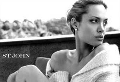 Angelina Jolie torna al lavoro dopo la mastectomia Angelina Jolie torna al lavoro dopo la mastectomia