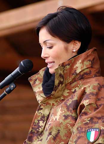 Minacce su Facebook alla Carfagna: “Ti veniamo a prendere…”