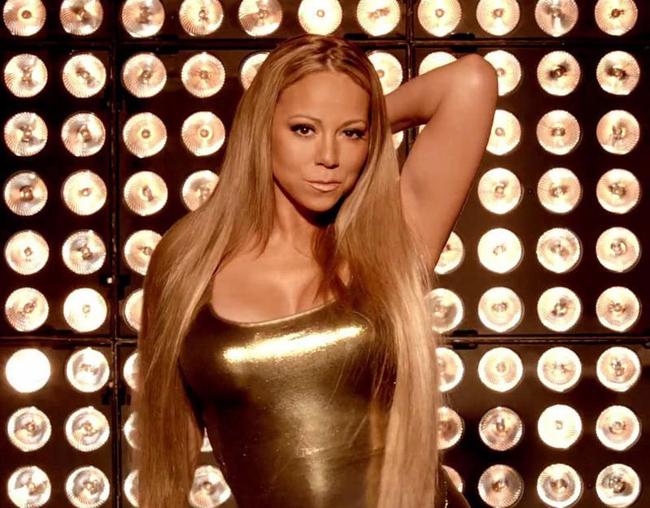 Mariah Carey in sedia a rotelle dopo l’incidente Mariah Carey in sedia a rotelle dopo l’incidente