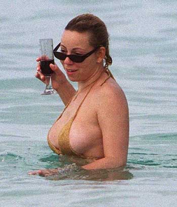 Mariah Carey in sedia a rotelle dopo l’incidente Mariah Carey in sedia a rotelle dopo l’incidente