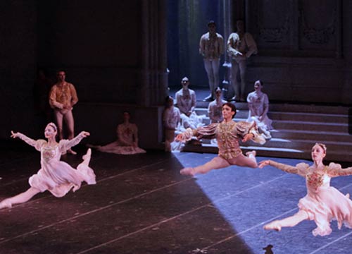 Balletto/ Applausi alla prima de “Il lago dei cigni” alla Scala Balletto/ Applausi alla prima de “Il lago dei cigni” alla Scala