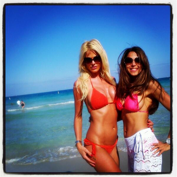 Rihanna senza slip in centro a Londra. Polemica