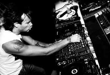 Il dj Francesco Rossi (protagonista all’estero con la ‘deep house’): “Il sogno? Remixare Vasco Rossi…”