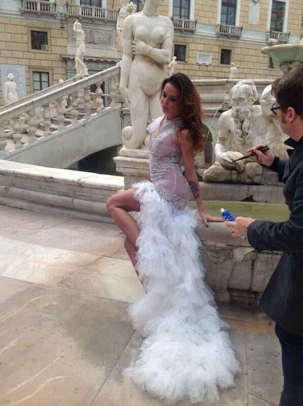 Rihanna senza slip in centro a Londra. Polemica