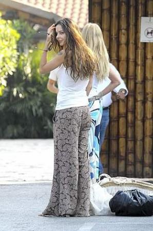 Rihanna senza slip in centro a Londra. Polemica