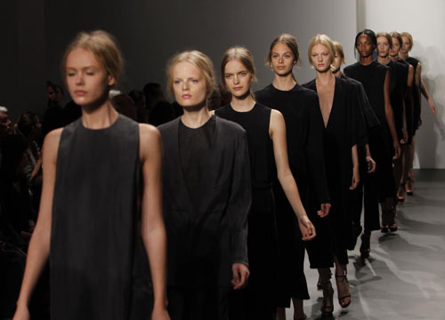 Polemica su Calvin Klein: di nuovo licenziamenti, questa volta a Trento Polemica su Calvin Klein: di nuovo licenziamenti, questa volta a Trento