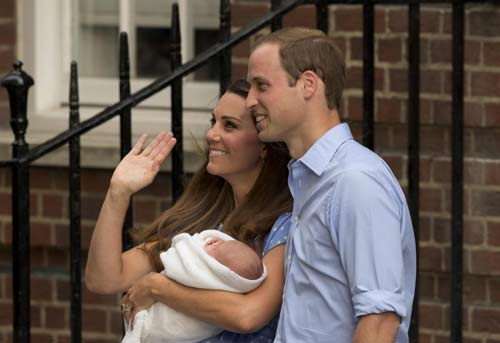 Gb, presentato il Royal Baby: si chiamerà George Alexander Louis Gb, presentato il Royal Baby: si chiamerà George Alexander Louis