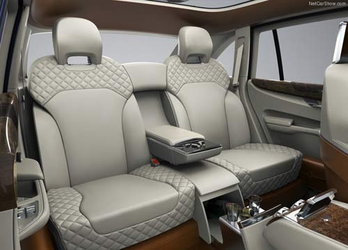 Bentley prepara il suv più costoso al mondo Bentley prepara il suv più costoso al mondo