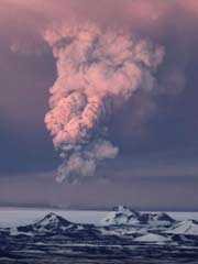 Eruzione record del vulcano Popocatepeti. Panico Eruzione record del vulcano Popocatepeti. Panico