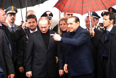 Russia, torna il Putin super-macho. Cacciatore ed esploratore degli abissi