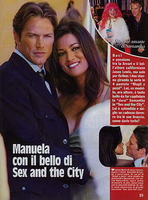 Il bikini di Manuelona è strabordante: topless involontario per l’Arcuri Il bikini di Manuelona è strabordante: topless involontario per l’Arcuri