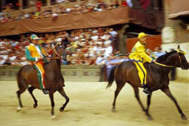 Palio di Siena, vince l’Onda. Fantino Tittia fa “cappotto”, aveva vinto anche a luglio