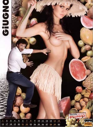 Torrisi quasi nuda tra le onde: miss Pieraccioni in versione sexy sirena Torrisi quasi nuda tra le onde: miss Pieraccioni in versione sexy sirena