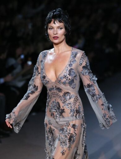 L’ultima provocazione di Kate Moss: in copertina nuda e ricoperta di bronzo