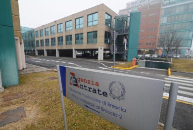 Padova, lite per l’affitto non pagato. Getta un neonato dalle scale