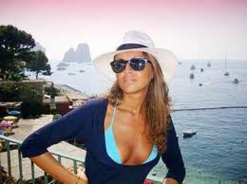 “Ti amerò anche in povertà”, la Pascale e la promessa d’amore a Silvio: è giallo “Ti amerò anche in povertà”, la Pascale e la promessa d’amore a Silvio: è giallo