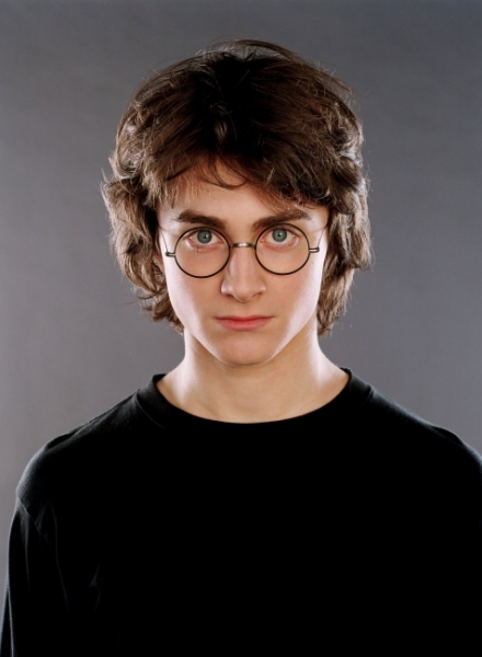 Harry Potter diventa uno scrittore gay: fan in delirio per Radcliffe a Venezia Harry Potter diventa uno scrittore gay: fan in delirio per Radcliffe a Venezia