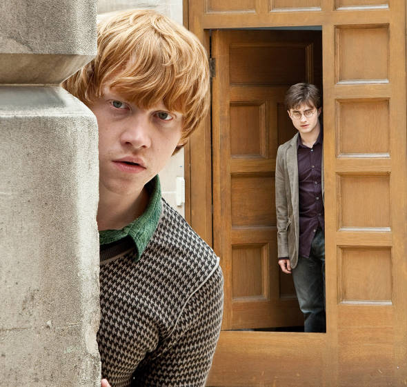 Harry Potter diventa uno scrittore gay: fan in delirio per Radcliffe a Venezia Harry Potter diventa uno scrittore gay: fan in delirio per Radcliffe a Venezia