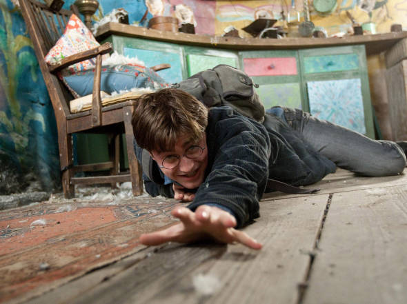 Harry Potter diventa uno scrittore gay: fan in delirio per Radcliffe a Venezia Harry Potter diventa uno scrittore gay: fan in delirio per Radcliffe a Venezia