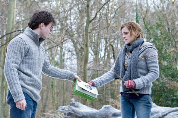 Harry Potter diventa uno scrittore gay: fan in delirio per Radcliffe a Venezia Harry Potter diventa uno scrittore gay: fan in delirio per Radcliffe a Venezia