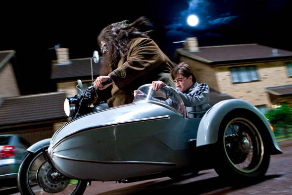 Harry Potter diventa uno scrittore gay: fan in delirio per Radcliffe a Venezia Harry Potter diventa uno scrittore gay: fan in delirio per Radcliffe a Venezia