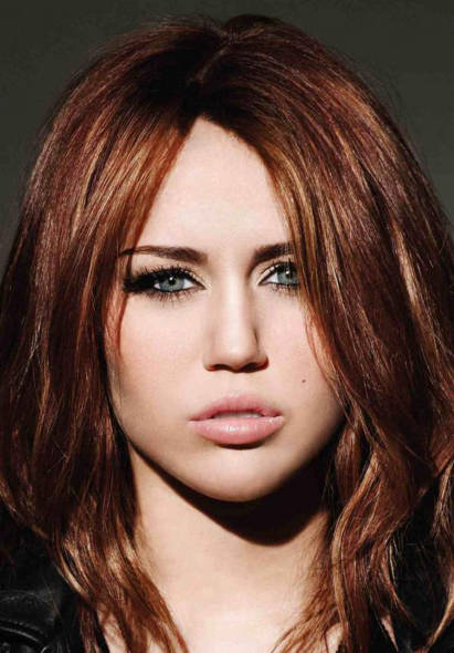 Miley Cyrus si difende dopo la scandalosa esibizione agli Mtv Vma Miley Cyrus si difende dopo la scandalosa esibizione agli Mtv Vma