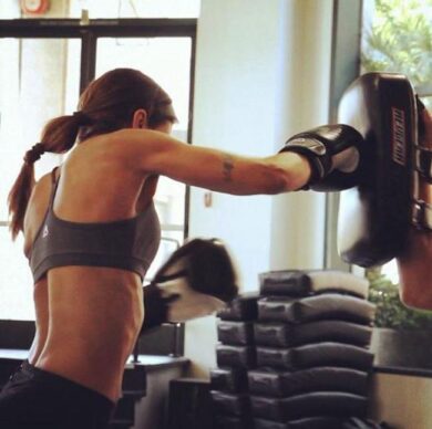 Botte da orbi per Elisabetta Canalis