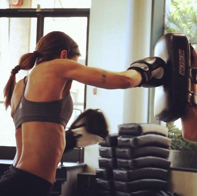 Botte da orbi per Elisabetta Canalis Botte da orbi per Elisabetta Canalis