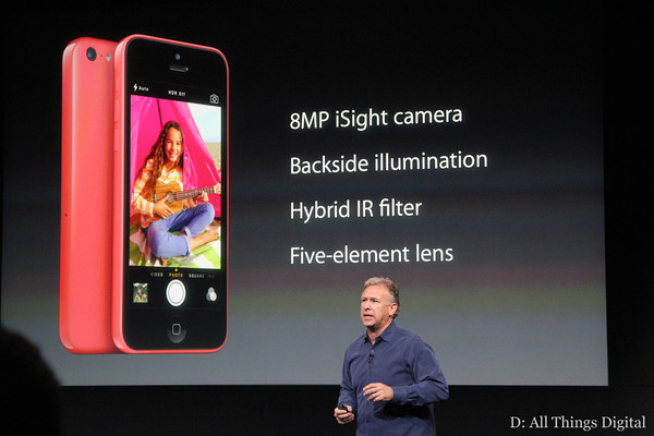 Hi tech/ Ecco l’iPhone da 100 dollari. Apple rivoluziona gli smartphone Hi tech/ Ecco l’iPhone da 100 dollari. Apple rivoluziona gli smartphone