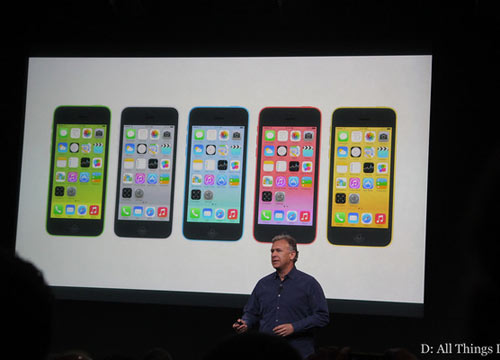 Hi tech/ Ecco l’iPhone da 100 dollari. Apple rivoluziona gli smartphone Hi tech/ Ecco l’iPhone da 100 dollari. Apple rivoluziona gli smartphone