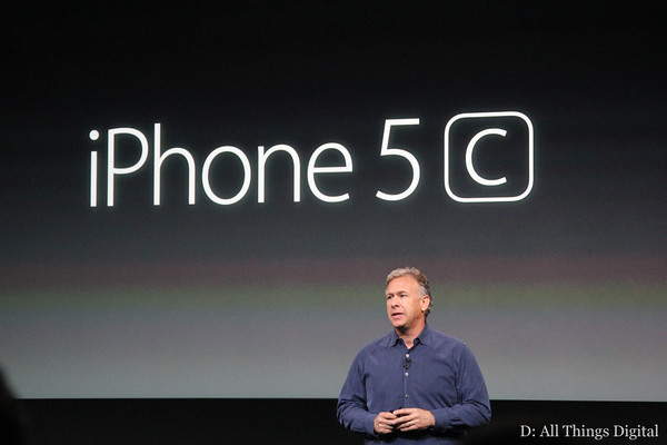 Hi tech/ Ecco l’iPhone da 100 dollari. Apple rivoluziona gli smartphone Hi tech/ Ecco l’iPhone da 100 dollari. Apple rivoluziona gli smartphone